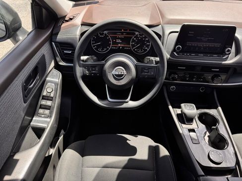 Used 2023 Nissan Rogue S image 10