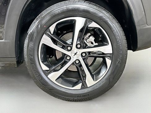 Used 2024 Chevrolet Trax RS w/ Driver Confidence Package FWD image 30