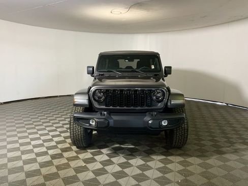 Used 2025 Jeep Wrangler Unlimited Sahara w/ Technology Group AWD/4WD image 2