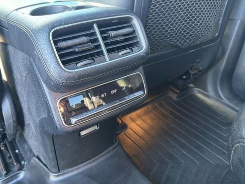 Used 2020 Mercedes-Benz GLS 450 4MATIC image 25