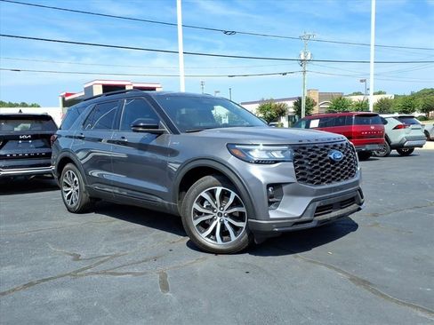Used 2025 Ford Explorer ST-Line w/ Premium Package image 1