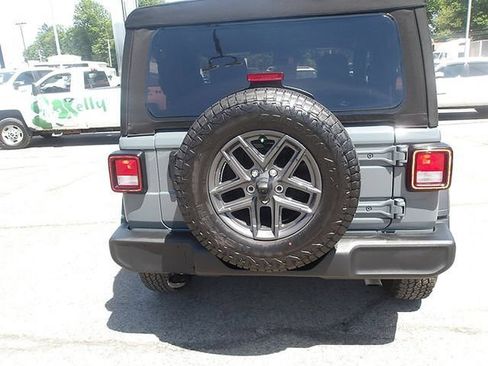 Used 2025 Jeep Wrangler Sport AWD/4WD image 6