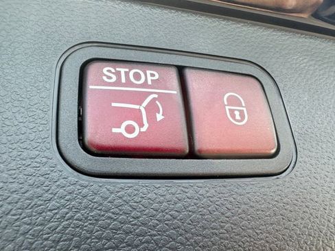 Used 2022 Mercedes-Benz GLC 300 4MATIC w/ Premium Package Lite image 11