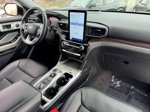 Used 2022 Ford Explorer Limited w/ Limited Technology Package image 22