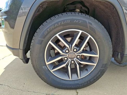 Used 2018 Jeep Grand Cherokee Limited AWD/4WD image 28