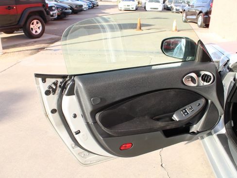 Used 2012 Nissan 370Z Roadster image 17