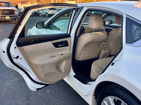 Used 2015 Nissan Altima 2.5 SV w/ Convenience Package image 17