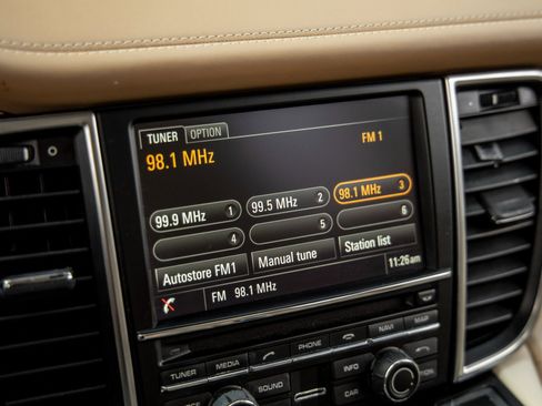 Used 2016 Porsche Panamera Edition image 29