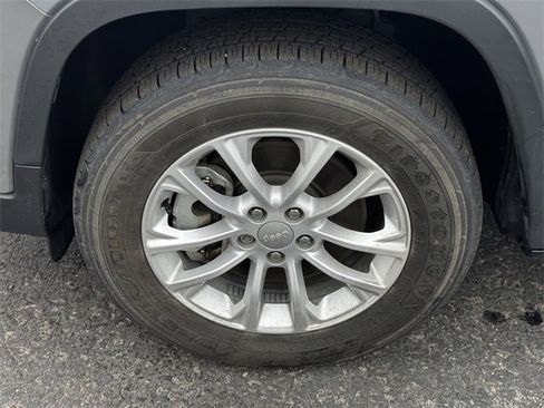 Certified 2022 Jeep Cherokee Latitude Lux image 10