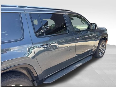 Used 2024 Jeep Wagoneer L Series II w/ Flexible Seating Group AWD/4WD image 14