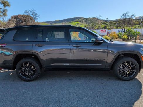 New 2025 Jeep Grand Cherokee L Limited image 4