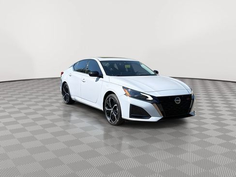 Certified 2024 Nissan Altima 2.5 SR w/ SR Premium Package FWD image 2