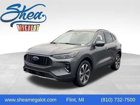 Used 2023 Ford Escape Platinum image 1