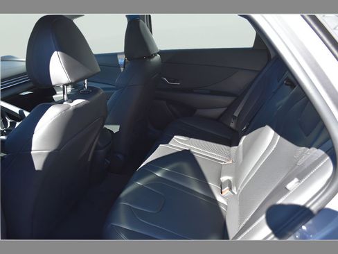 New 2026 Hyundai Elantra Limited FWD image 10