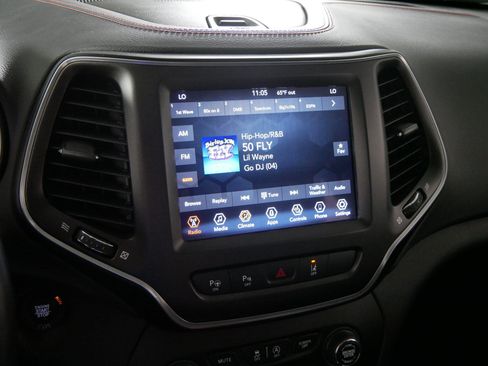 Used 2021 Jeep Cherokee Trailhawk w/ Technology Group AWD/4WD image 22