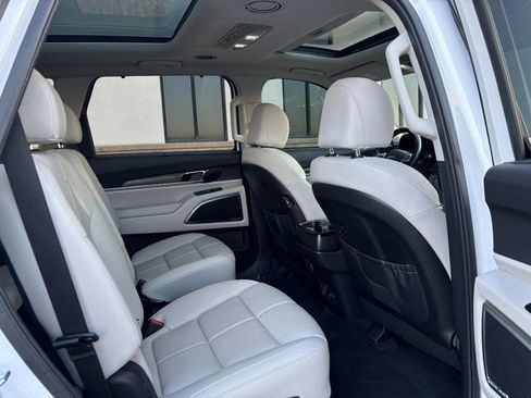 Used 2022 Kia Telluride SX w/ Towing Package FWD image 11