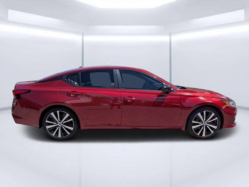 Used 2022 Nissan Altima 2.5 SR FWD image 2
