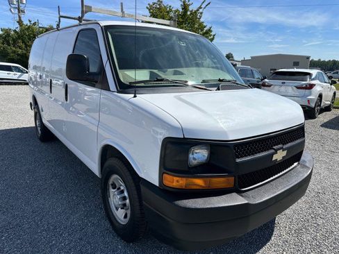 Used 2017 Chevrolet Express 2500 RWD image 5