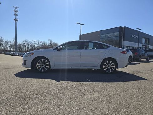 Used 2019 Ford Fusion SE AWD/4WD image 13