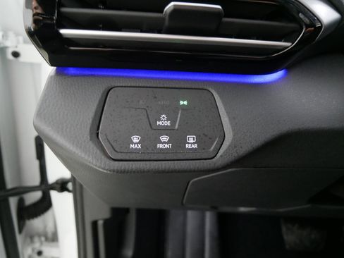 Used 2024 Volkswagen ID.4 Pro image 26