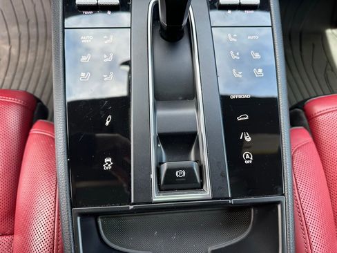 Certified 2023 Porsche Macan Turbo AWD/4WD image 26