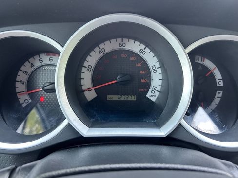 Used 2015 Toyota Tacoma PreRunner w/ SR5 Package RWD image 16