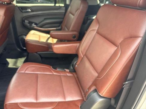 Used 2020 Chevrolet Suburban Premier w/ Premier Plus Edition AWD/4WD image 26