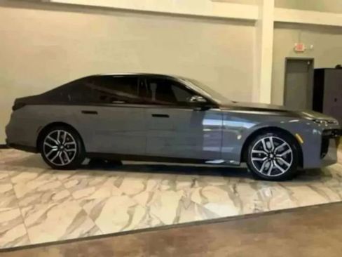 Used 2025 BMW 760i xDrive w/ Executive Package AWD/4WD image 47