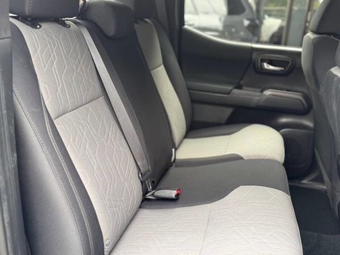 Used 2022 Toyota Tacoma TRD Off-Road image 60