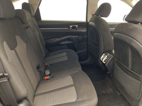 Used 2023 Kia Sorento LX FWD image 19