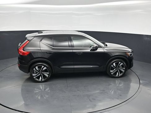 Used 2025 Volvo XC40 B5 Plus AWD/4WD image 38