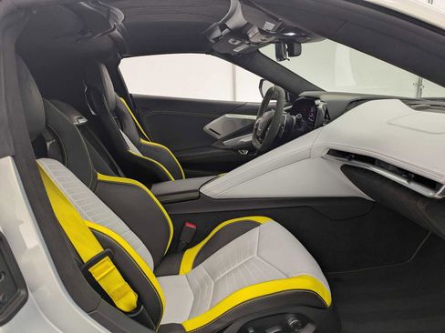 Used 2021 Chevrolet Corvette Stingray Premium Cpe w/ Z51 Performance Package RWD image 19
