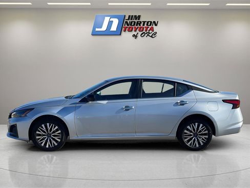 Used 2025 Nissan Altima 2.5 SV image 8