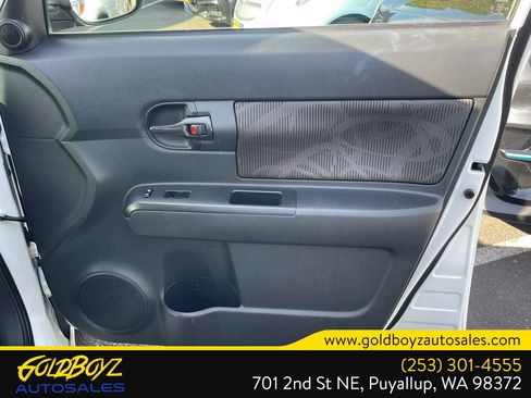 Used 2013 Scion xB FWD image 23