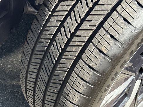 Used 2025 BMW iX xDrive50 image 18