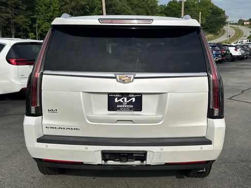 Used 2017 Cadillac Escalade Luxury RWD image 4