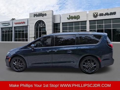 Certified 2022 Chrysler Pacifica Touring-L w/ S Appearance Package FWD image 6
