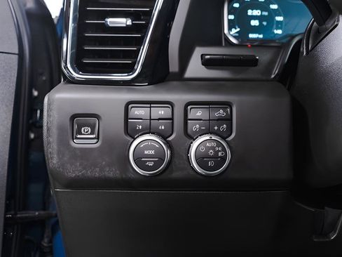 Used 2025 GMC Sierra 2500 Denali w/ Denali Reserve Package AWD/4WD image 19