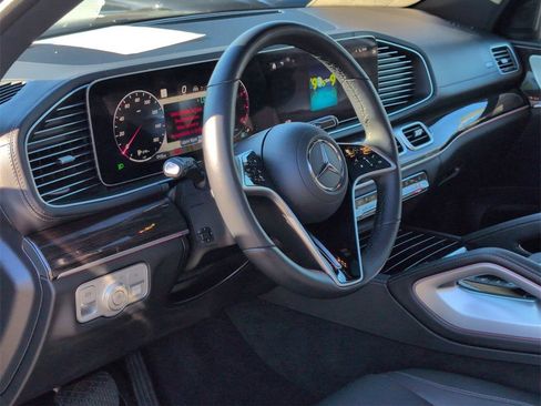 Used 2025 Mercedes-Benz GLS 450 4MATIC image 8