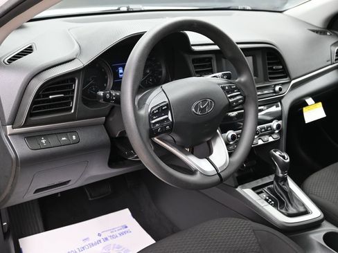 Used 2020 Hyundai Elantra SE w/ Cargo Package (C1) FWD image 17