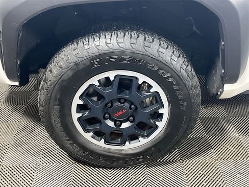 Certified 2024 Toyota Tacoma TRD Off-Road image 28