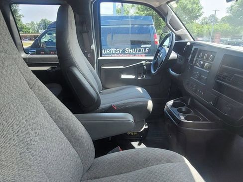 Used 2022 Chevrolet Express 3500 LS RWD image 3
