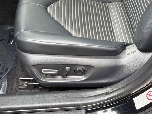 Used 2019 Toyota Camry SE FWD image 24