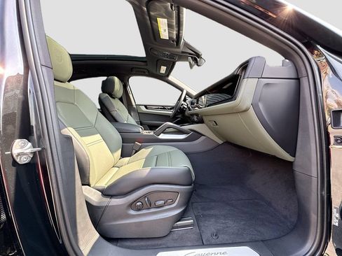 New 2026 Porsche Cayenne Coupe AWD/4WD image 30