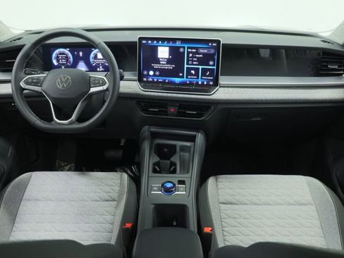 Used 2025 Volkswagen Tiguan S image 11