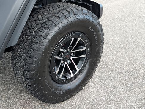 Used 2024 Jeep Wrangler Unlimited Rubicon w/ XTREMEE 35" Tire Package AWD/4WD image 12