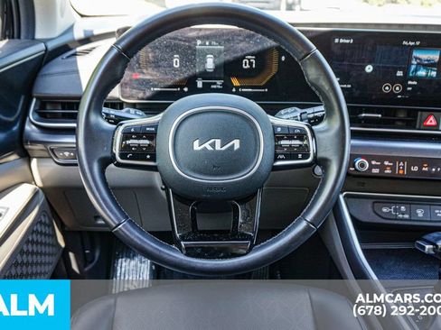 Used 2025 Kia Carnival FWD image 29