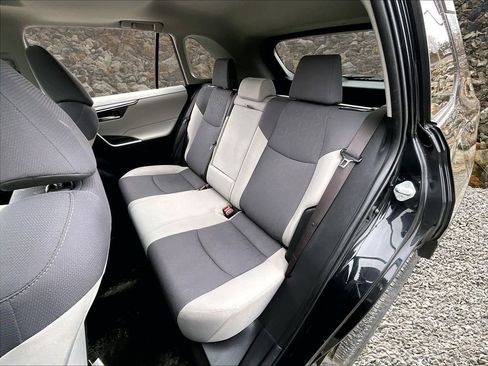 Used 2019 Toyota RAV4 XLE w/ Convenience Package image 24