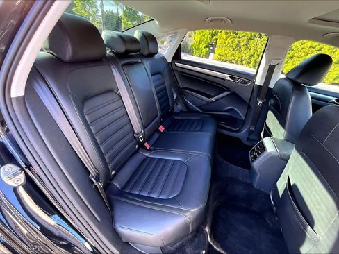 Used 2017 Volkswagen Passat 1.8T SEL Premium image 19