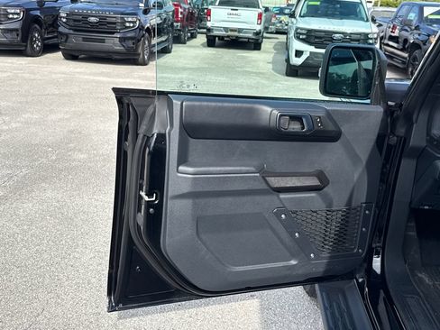 Used 2025 Ford Bronco Outer Banks AWD/4WD image 13